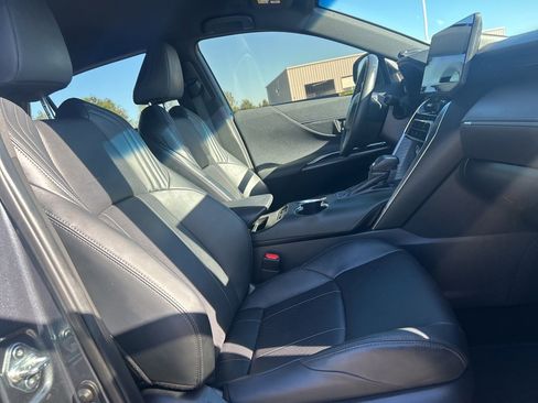 Used 2021 Toyota Venza Limited w/ Carpet Mat Package (TMS) image 20