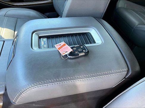 Used 2019 GMC Yukon Denali w/ Denali Ultimate Package image 10