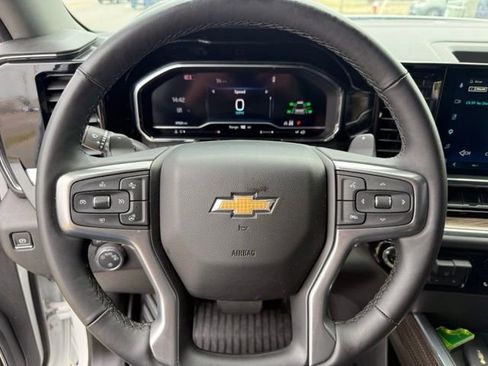 Used 2025 Chevrolet Silverado 1500 LT AWD/4WD image 13