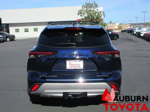 New 2026 Toyota Highlander Platinum image 3