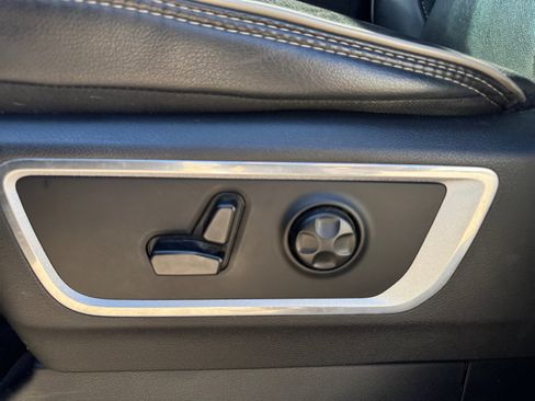 Used 2019 RAM 1500 Laramie AWD/4WD image 14