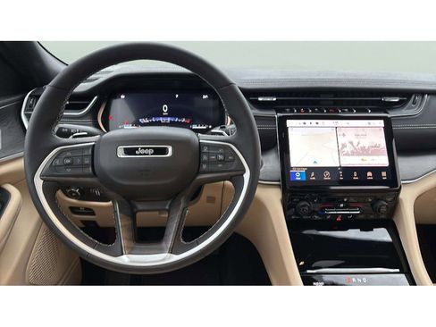 Used 2023 Jeep Grand Cherokee Limited w/ Black Appearance Package image 13