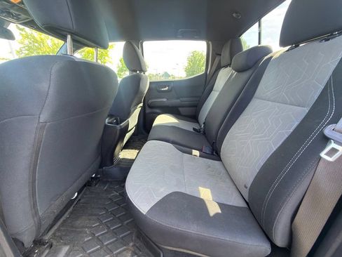 Used 2021 Toyota Tacoma TRD Off-Road w/ Technology Package AWD/4WD image 7