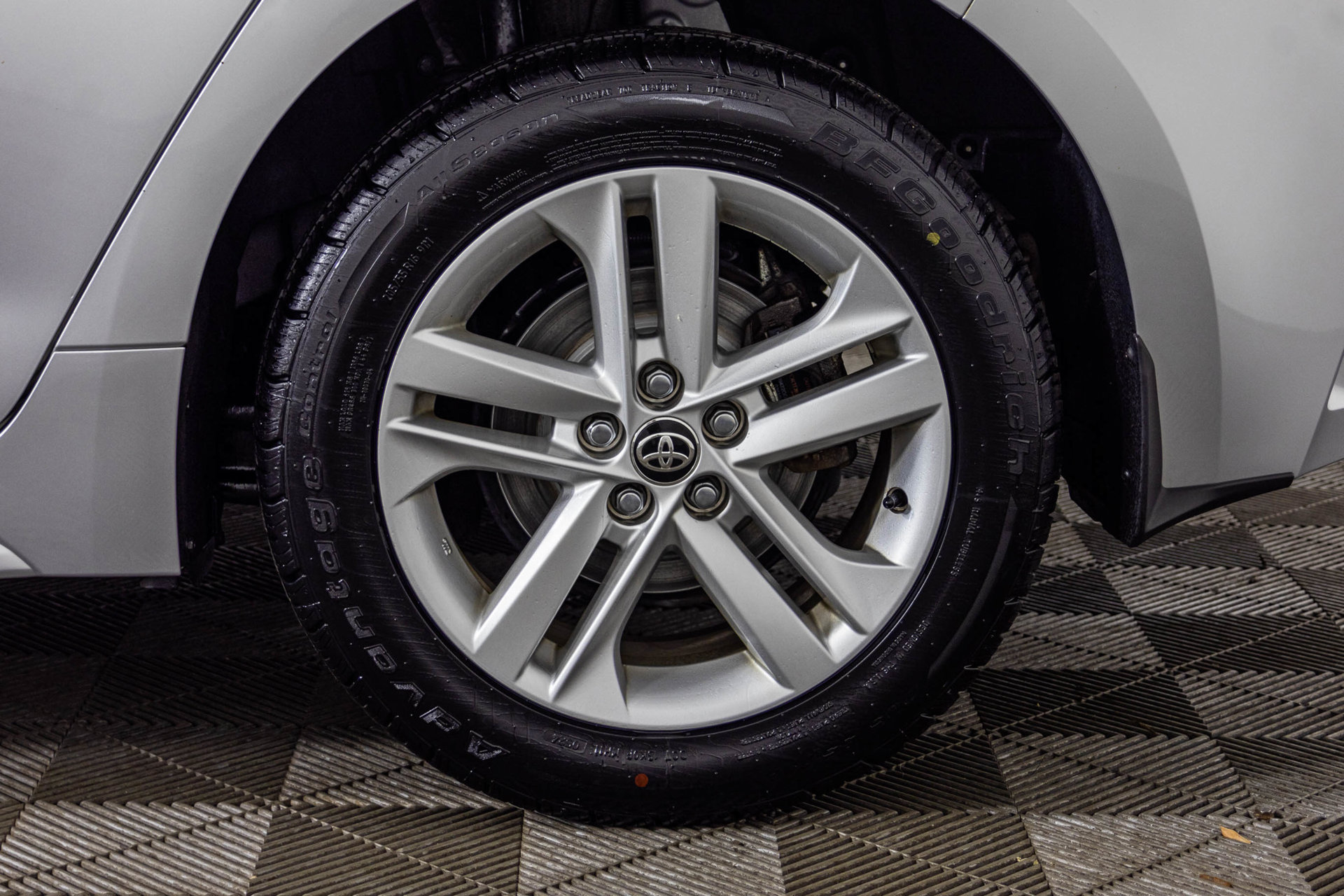 Used 2021 Toyota Corolla SE w/ Carpet Mat Package (TMS) FWD image 48