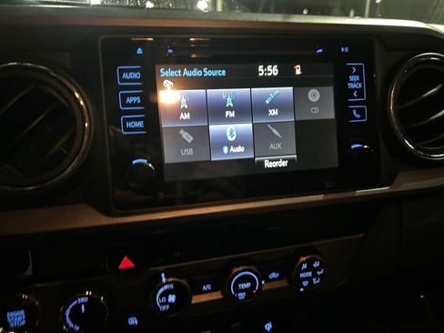 Used 2018 Toyota Tacoma TRD Off-Road image 12