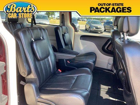 Used 2013 Chrysler Town & Country Touring FWD image 11