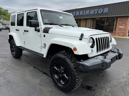 Used 2015 Jeep Wrangler Unlimited Sahara w/ Dual Top Group AWD/4WD image 9