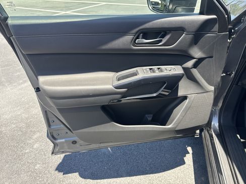 Used 2025 Nissan Pathfinder SV FWD image 22