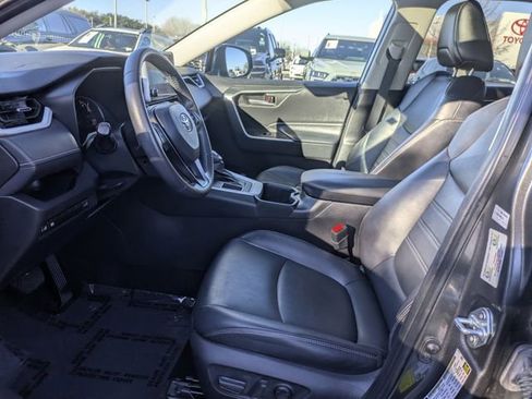Used 2023 Toyota RAV4 XLE Premium image 26