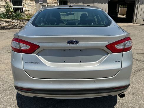 Used 2016 Ford Fusion SE FWD image 4