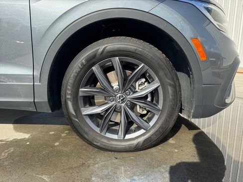 Used 2022 Volkswagen Tiguan SE w/ Panoramic Sunroof Package image 29
