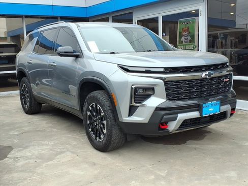 Used 2024 Chevrolet Traverse Z71 image 4