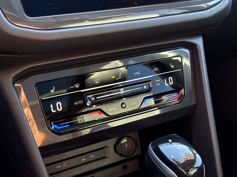 Certified 2022 Volkswagen Tiguan SE w/ Panoramic Sunroof Package image 19