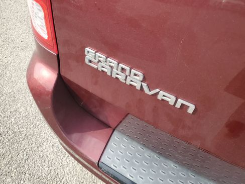Used 2018 Dodge Grand Caravan SE FWD image 10