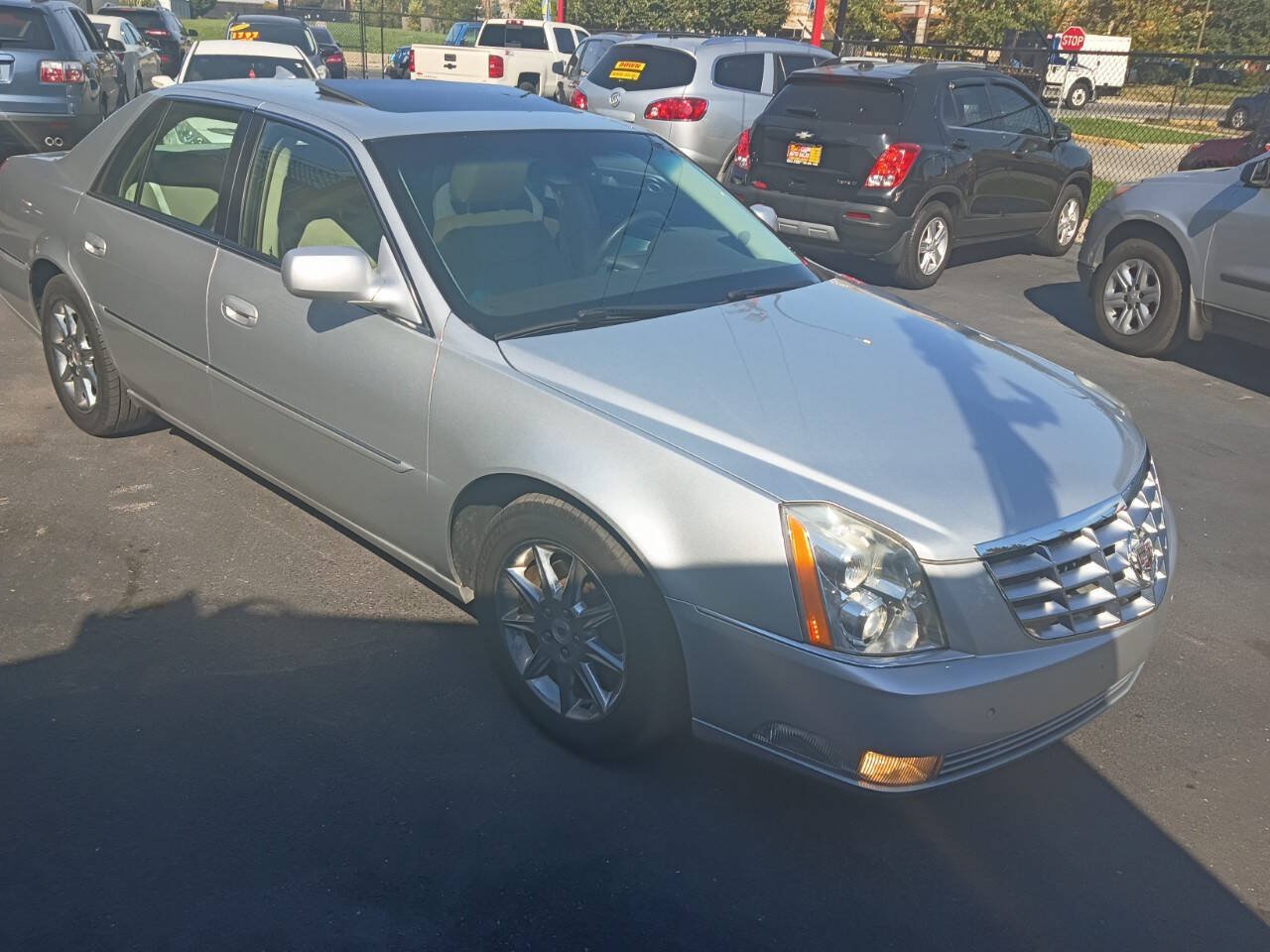 Used 2010 Cadillac DTS Luxury FWD image 3
