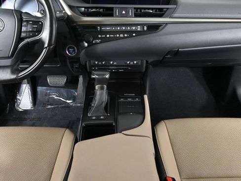 Used 2019 Lexus ES 300h image 17