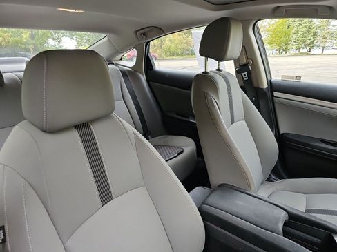 Used 2018 Honda Civic EX image 9