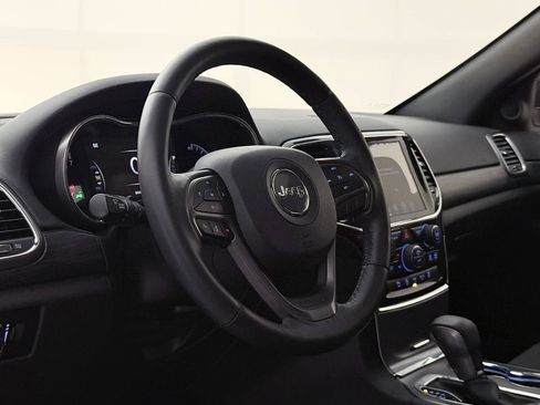 Used 2019 Jeep Grand Cherokee Laredo AWD/4WD image 19