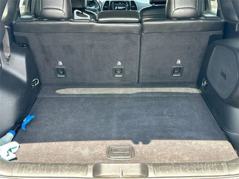 Used 2019 Jeep Cherokee Limited w/ Technology Group image 9