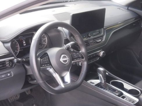 Used 2024 Nissan Altima 2.5 SR w/ SR Premium Package image 16