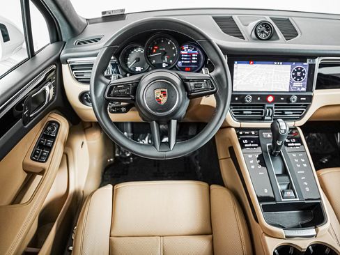 Certified 2026 Porsche Macan AWD/4WD image 16