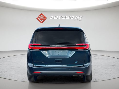 Used 2022 Chrysler Pacifica Touring-L w/ S Appearance Package FWD image 6