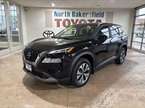 Used 2023 Nissan Rogue SV image 6