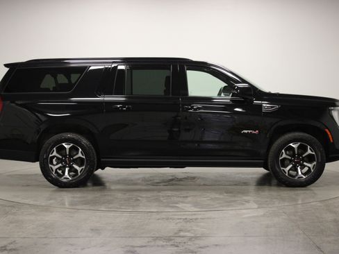 Used 2025 GMC Yukon XL AT4 w/ AT4 Premium Package AWD/4WD image 9