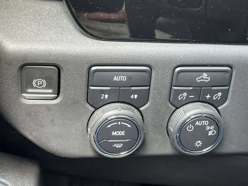 Used 2023 Chevrolet Silverado 1500 LT AWD/4WD image 31