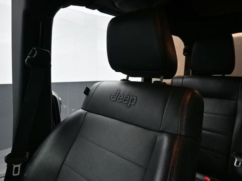 Used 2012 Jeep Wrangler Unlimited Sahara image 22