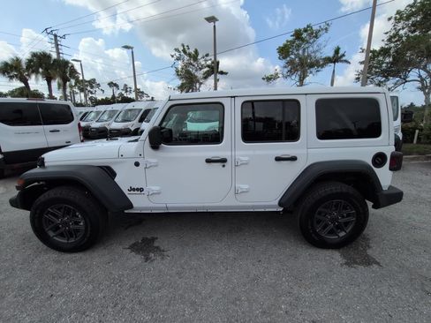 Used 2024 Jeep Wrangler Unlimited Sport AWD/4WD image 8