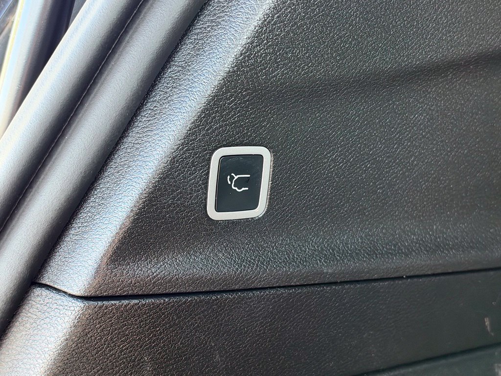 Used 2019 Chrysler Pacifica Touring-L w/ S Appearance Package FWD image 13