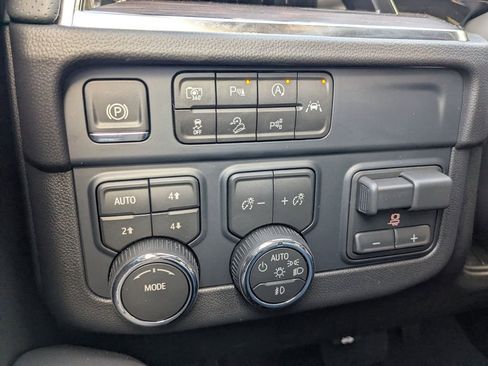 New 2026 Chevrolet Suburban Premier image 29