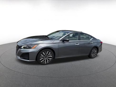 Used 2025 Nissan Altima 2.5 SV FWD image 8