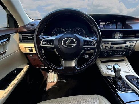 Used 2017 Lexus ES 350 w/ Accessory Package 2 FWD image 8