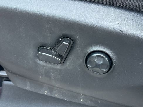 Used 2022 Chrysler Pacifica Touring-L image 16