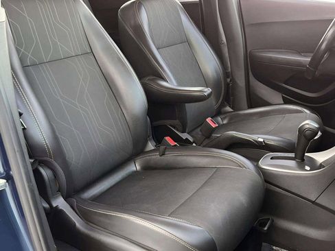 Used 2019 Chevrolet Trax LT w/ LT Convenience Package image 17