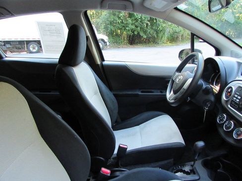 Used 2012 Toyota Yaris LE FWD image 32