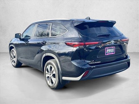 Certified 2024 Toyota Highlander XLE image 7