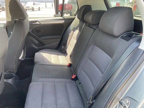 Used 2011 Volkswagen Golf 4-Door FWD image 16