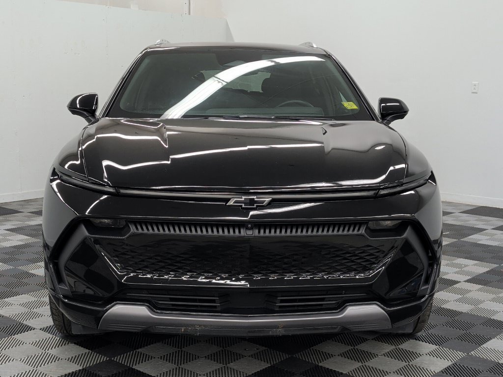 Used 2024 Chevrolet Equinox EV LT FWD image 2