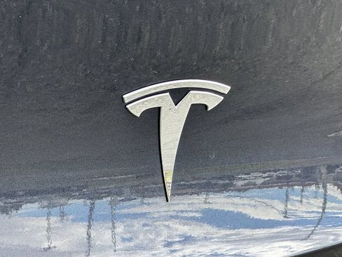 Used 2024 Tesla Model Y 2WD image 22