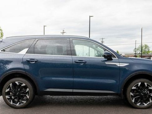 Used 2025 Kia Sorento EX AWD/4WD image 5