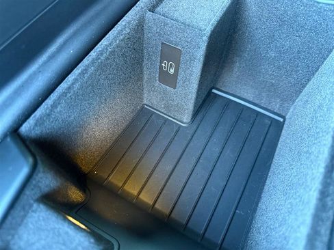 Used 2023 BMW 530e xDrive 530e xDrive w/ M Sport Package image 25