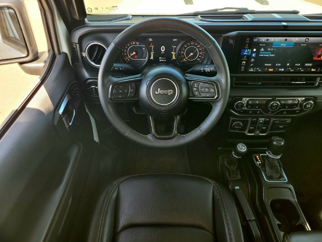 Used 2025 Jeep Gladiator Sport AWD/4WD image 12