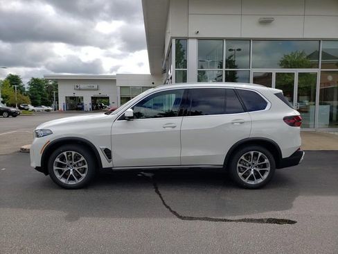 Used 2026 BMW X5 xDrive40i w/ Premium Package image 8