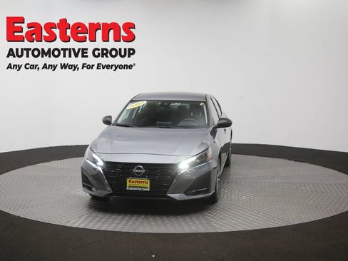 Used 2025 Nissan Altima 2.5 SV FWD image 53