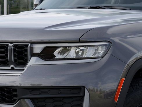 New 2026 Jeep Grand Cherokee Altitude image 10