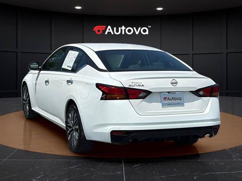 Used 2025 Nissan Altima 2.5 SV FWD image 3