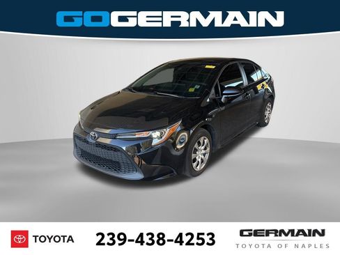 Certified 2022 Toyota Corolla LE image 1